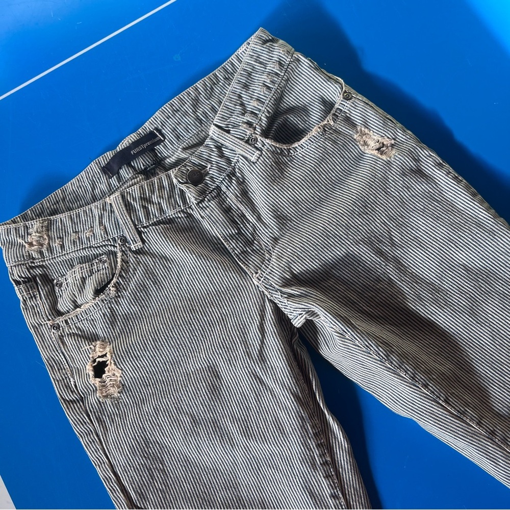 Stripes design distressed denim jeans